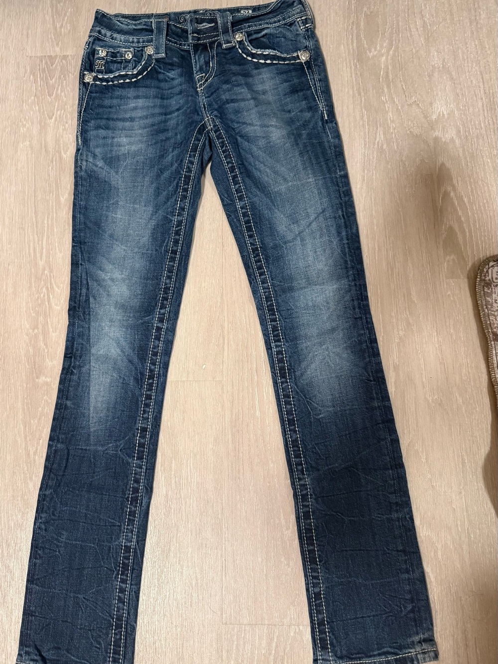 Straight-Leg Women's Jeans in Dark Blue with Contrast Stitching